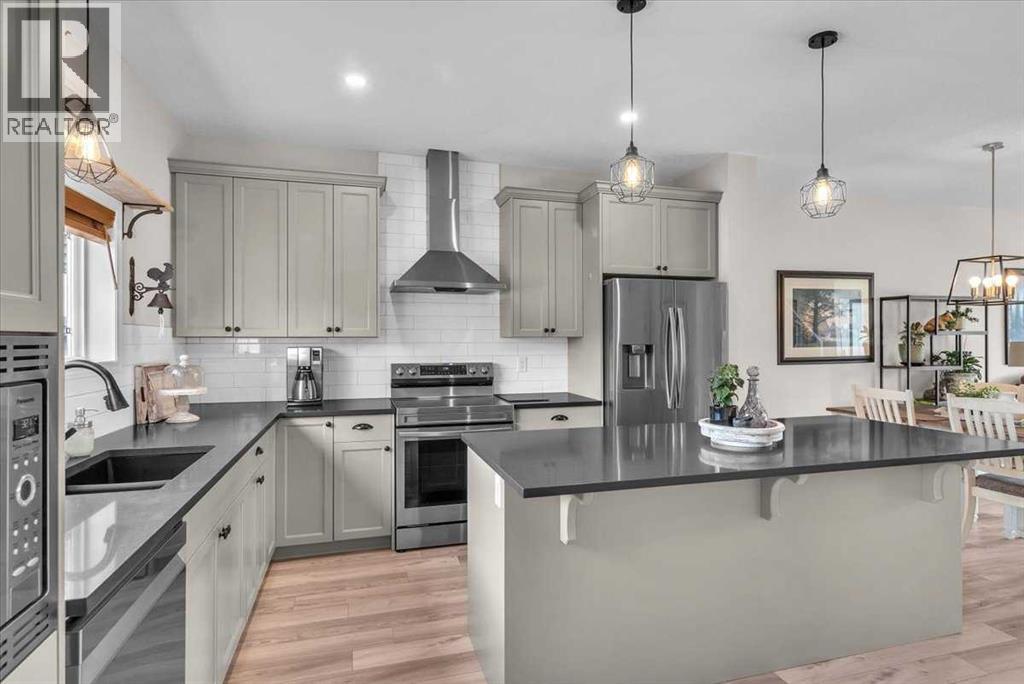 70 Haskayne Dr NW, Calgary, AB T3L 0H1