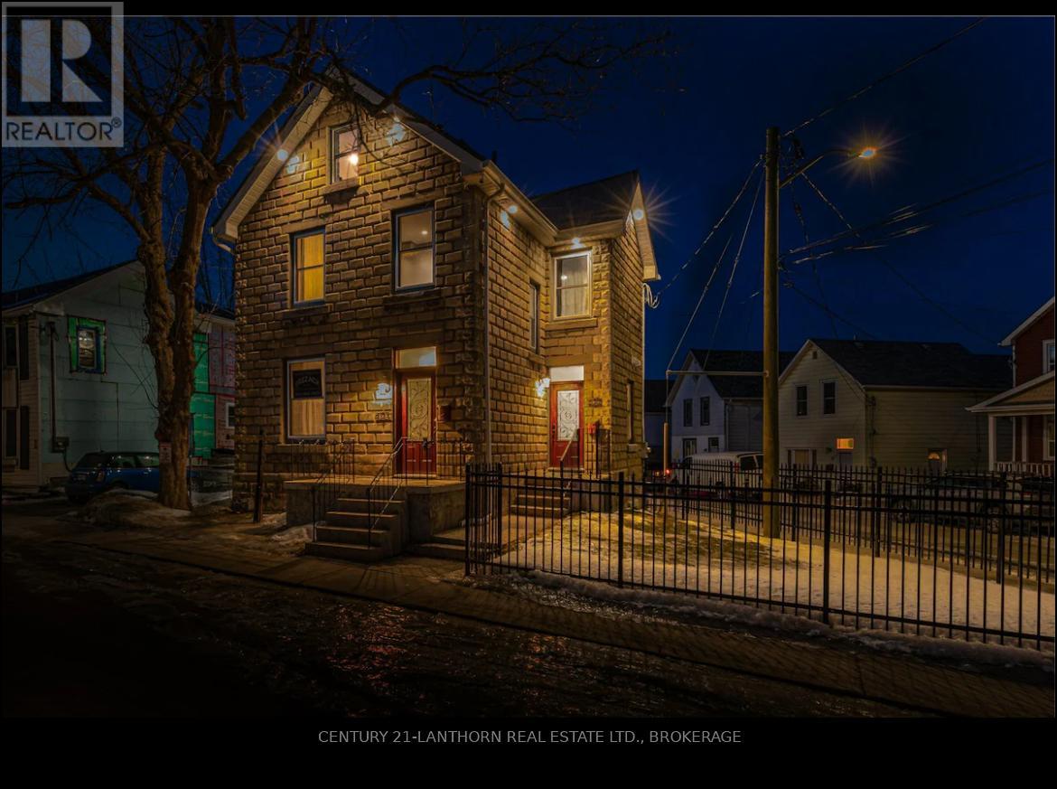 45 Chestnut St, Kingston, ON K7K 3X4