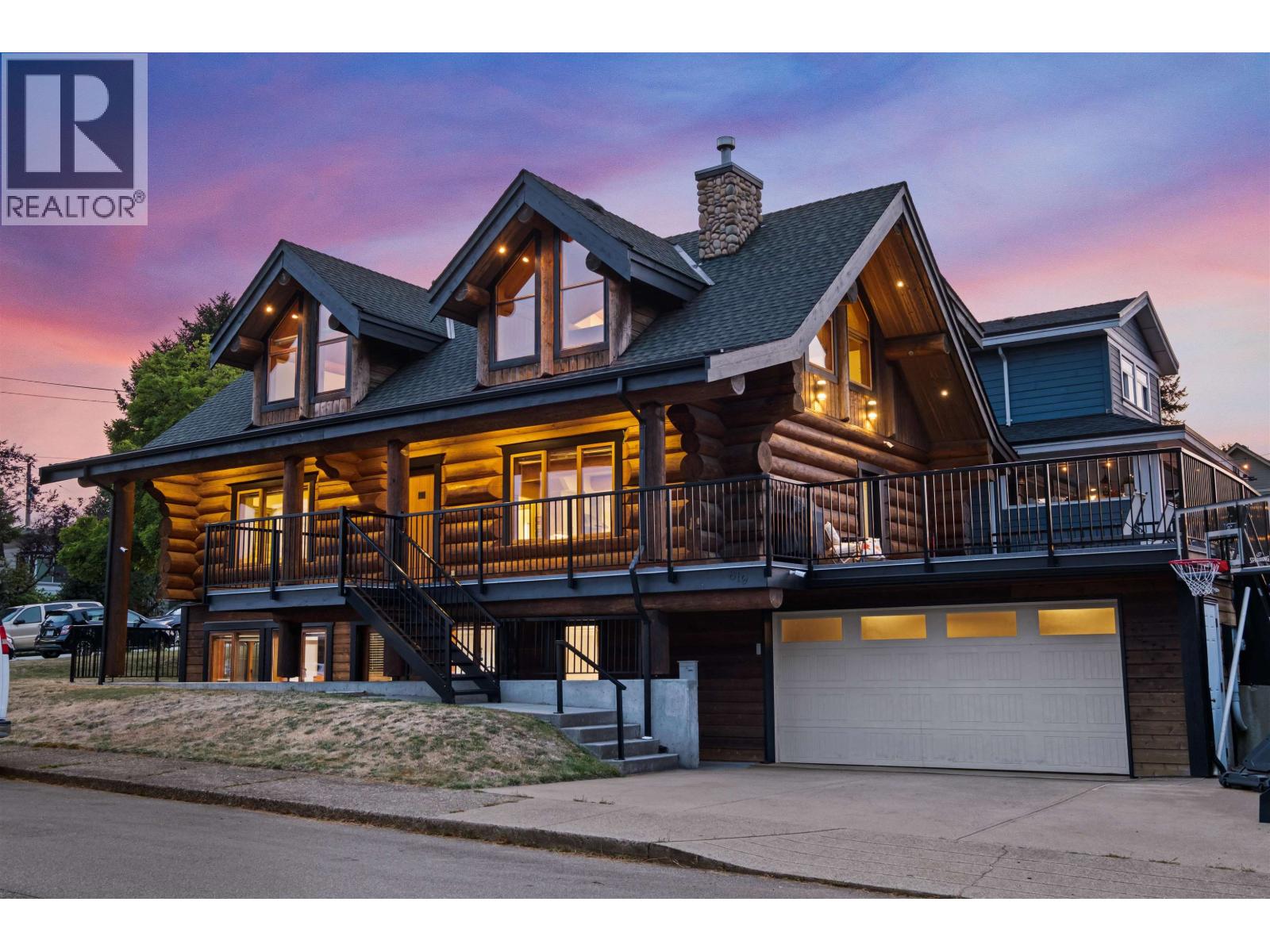 819 Scott St, New Westminster, BC V3L 4V1