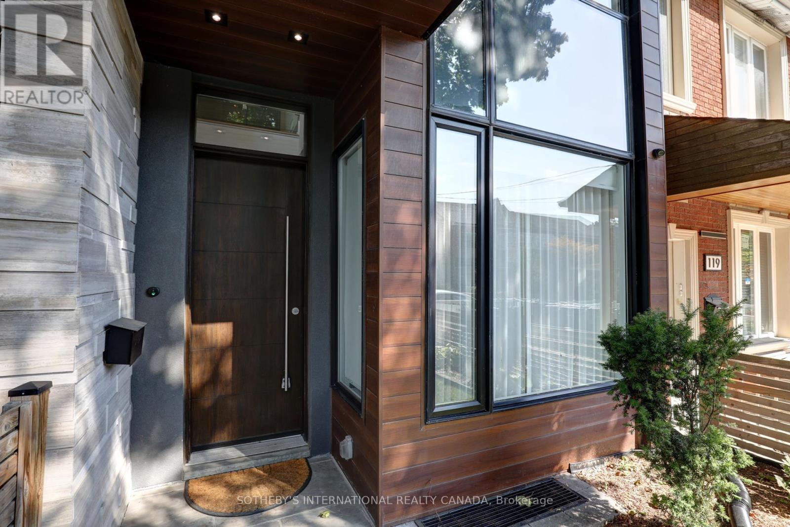 121 Markham St, Toronto, ON M6J 2G4