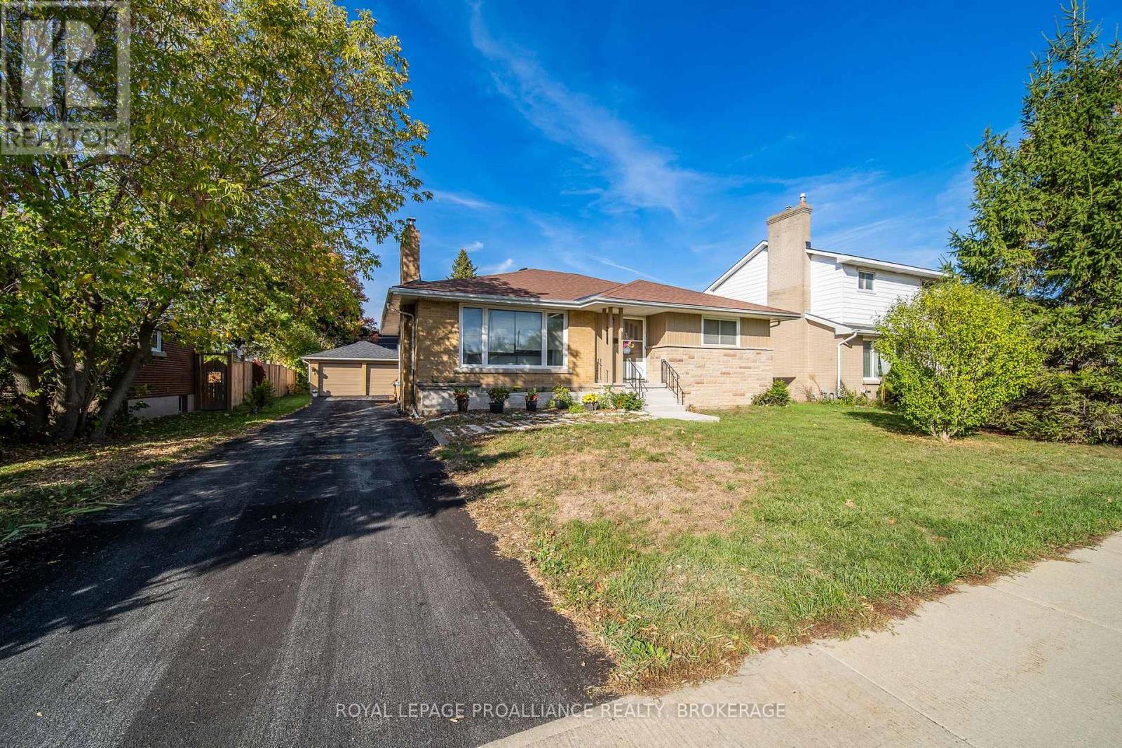 209 Mcmahon Ave, Kingston, ON K7M 3H3
