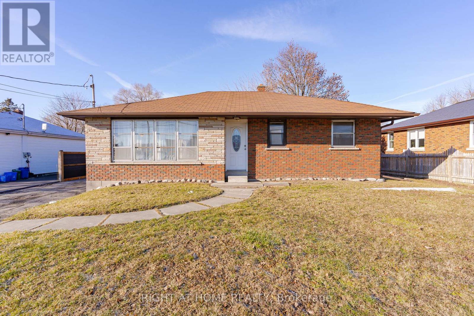18200 Leslie St, East Gwillimbury, ON L9N 0M5