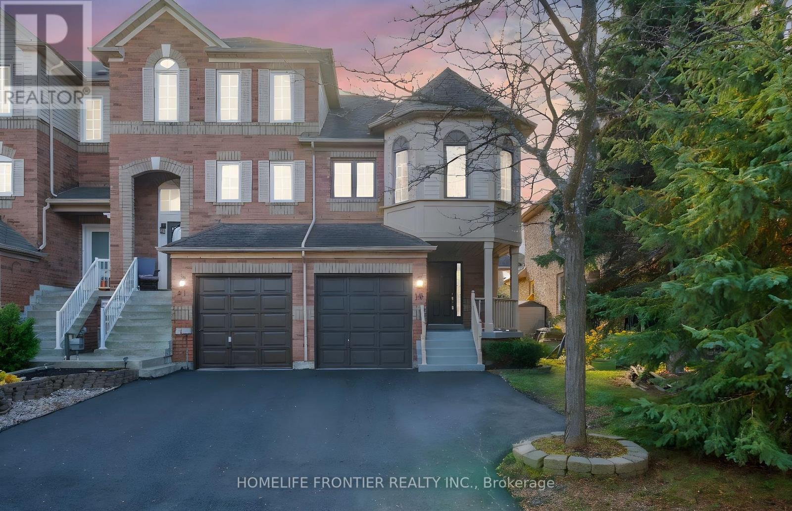 19 Bowler St, Aurora, ON L4G 7J2