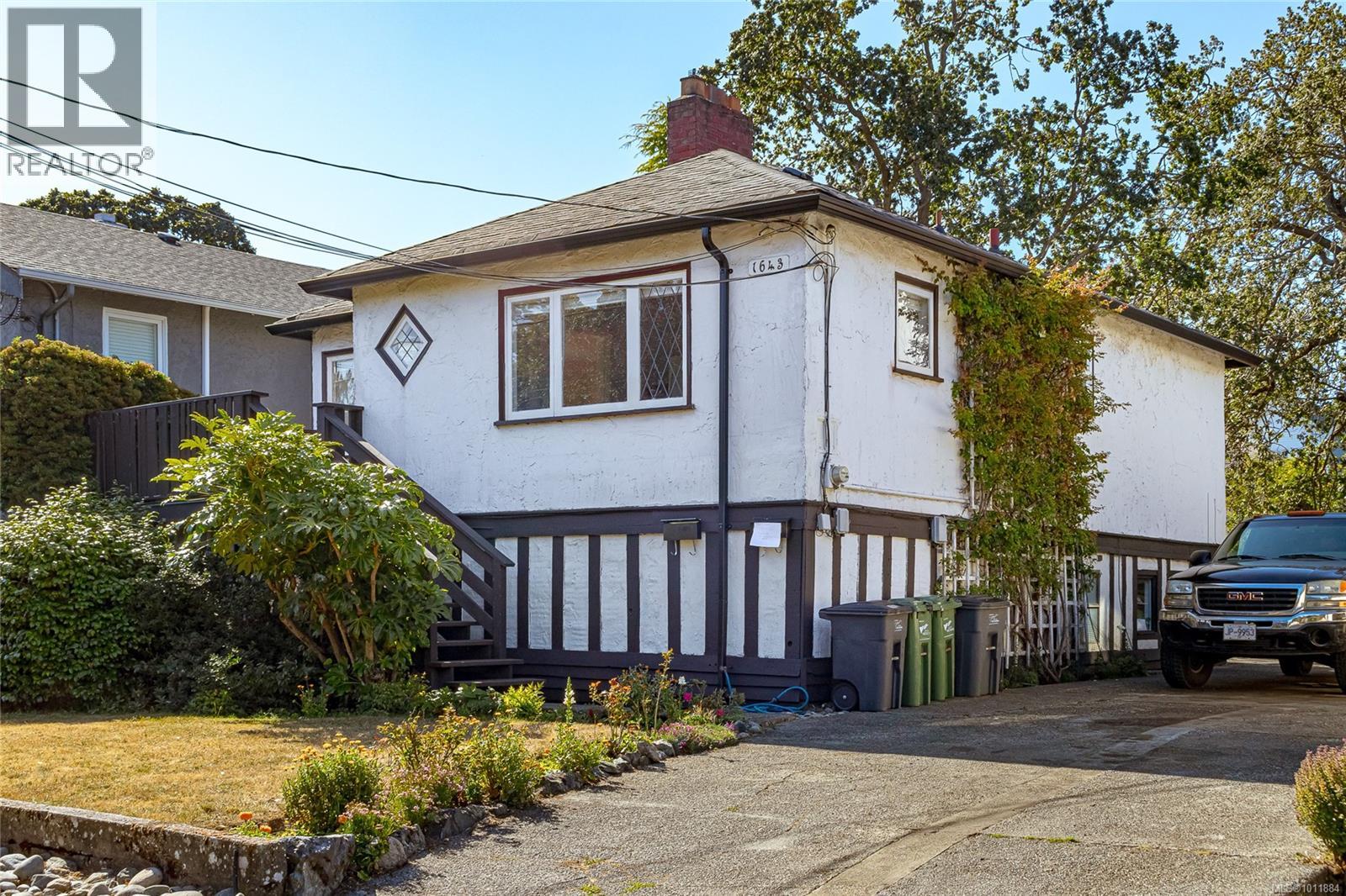 1645 Haultain St, Victoria, BC V8R 2K8