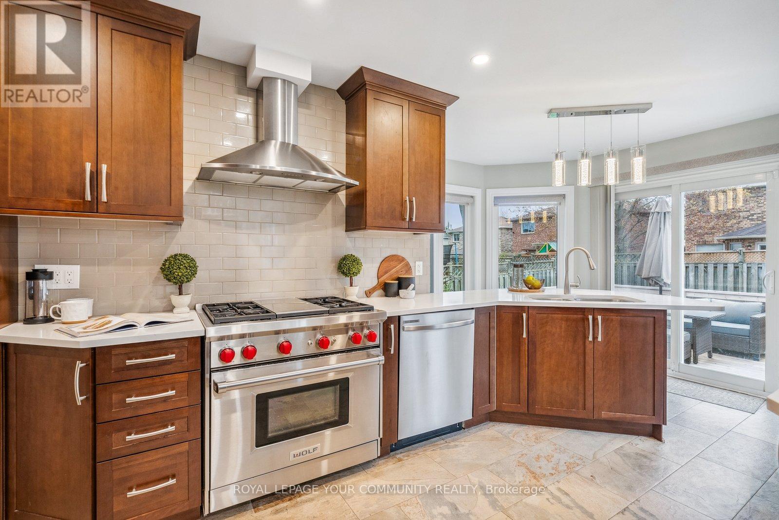 16 Grasett Cres, Barrie, ON L4N 6Z8