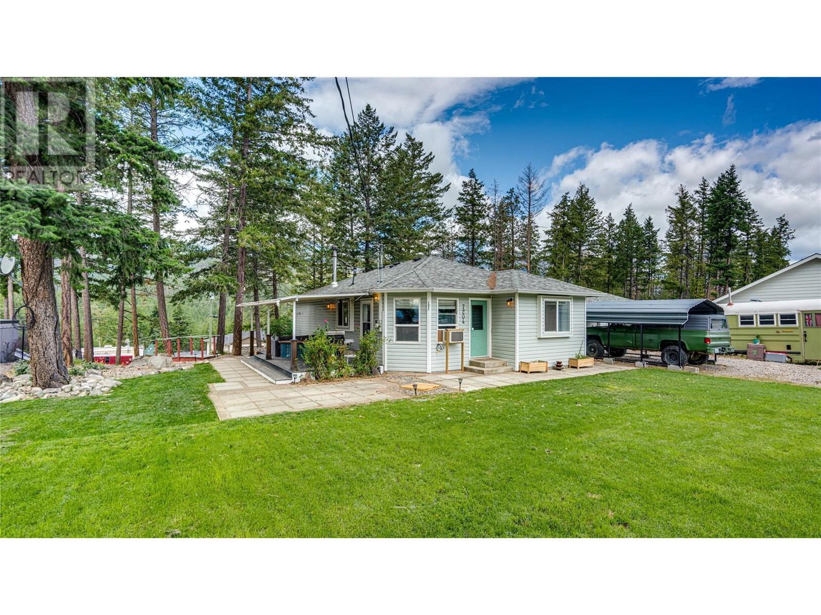 7204 Dunwaters Rd, Kelowna, BC V1Z 3W5