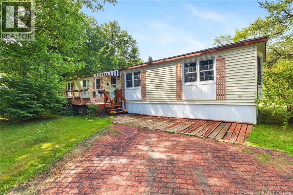 392 Abbey Ln, Fredericton, NB E3B 7K7