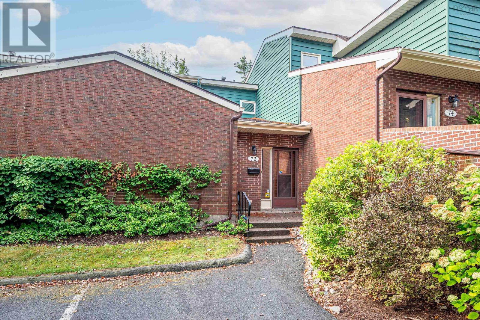 72 Braemount Dr, Halifax, NS B3M 3P3