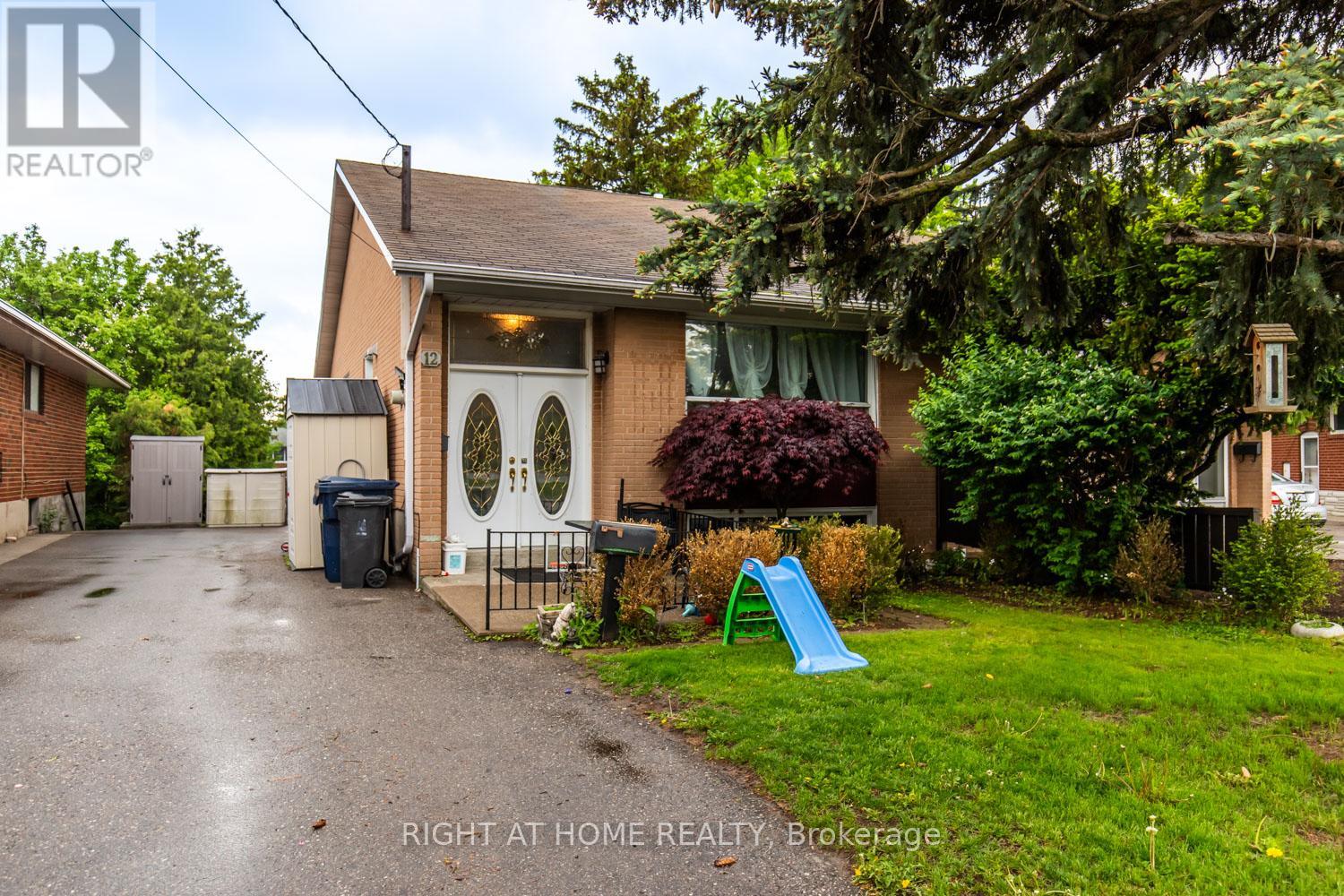 12 Murellen Cres, Toronto, ON M4A 2K5