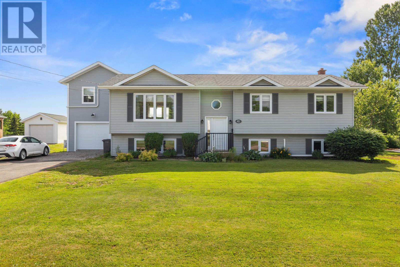 41 Massey Dr, Charlottetown, PE C1E 1R5