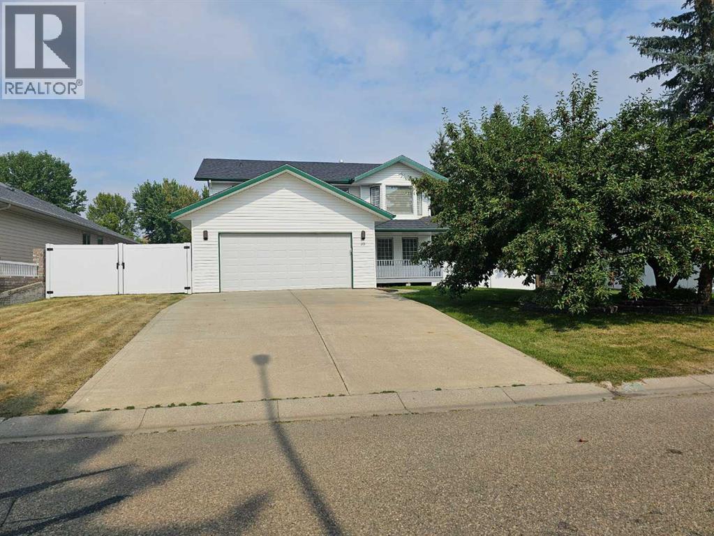 10 Pickwick Ln, Lacombe, AB T4L 1T6