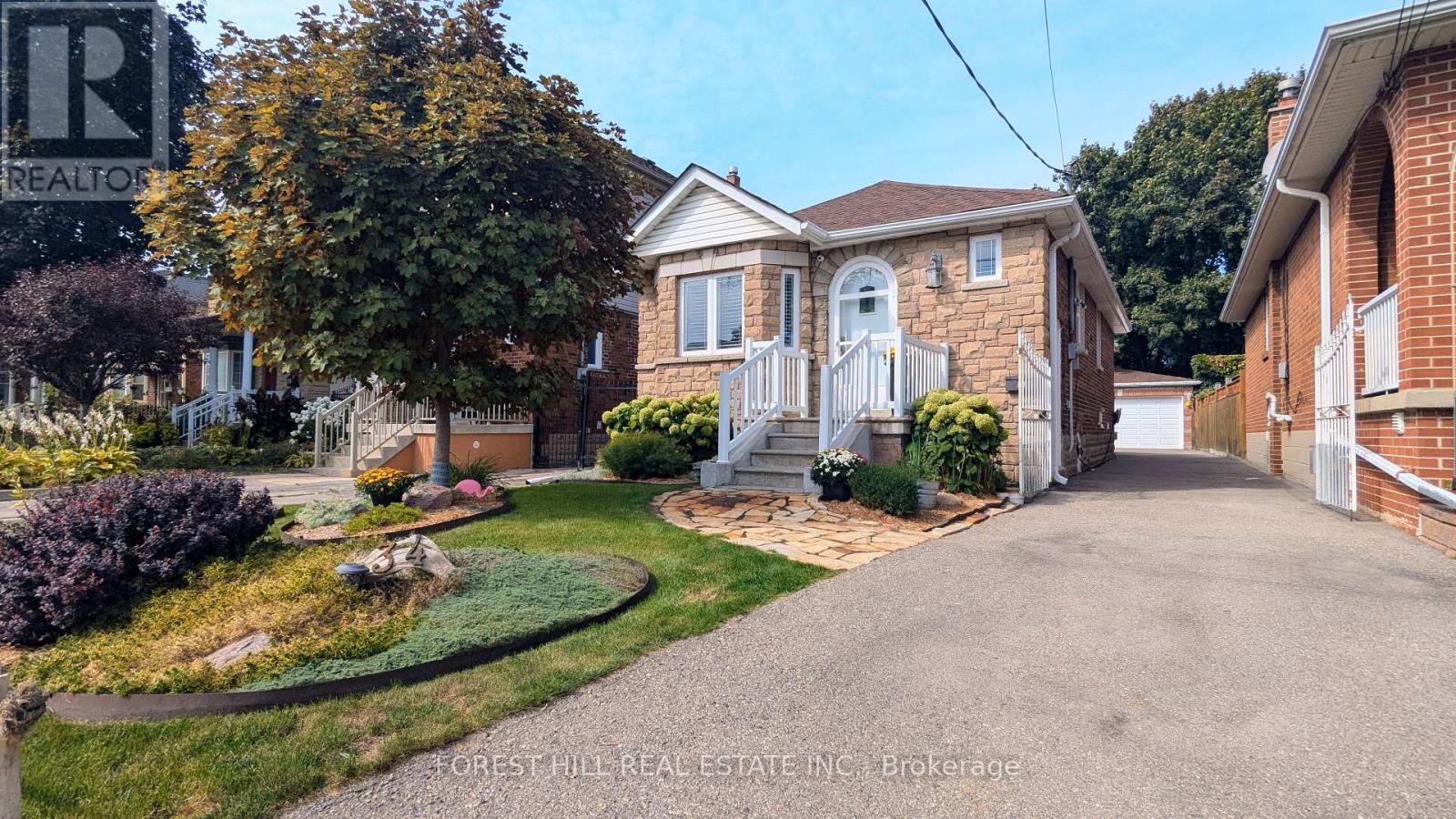 34 Rotherham Ave, Toronto Keelesdale-eglinton West, ON M6M 1M2