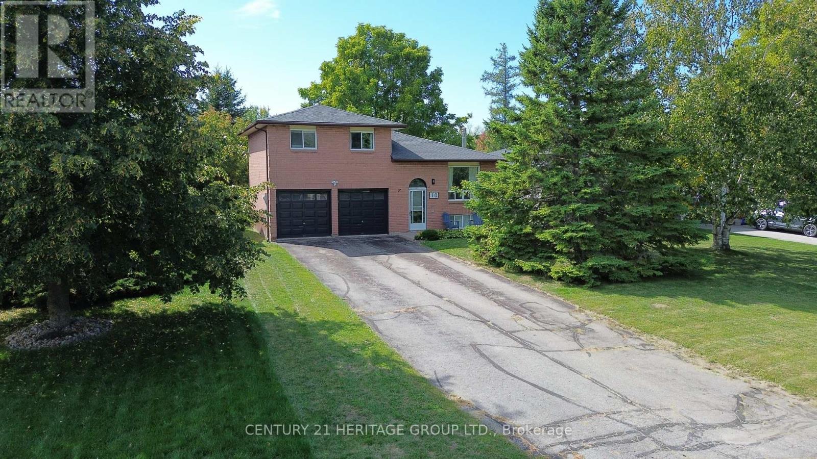10 Hawkins St, Georgina, ON L0E 1R0