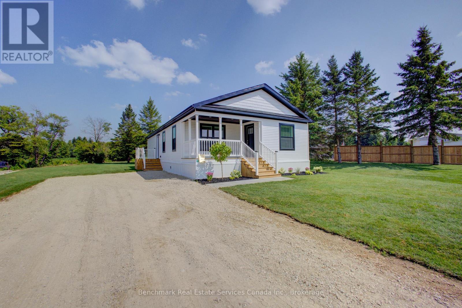 212 Spruce Dr, West Grey, ON N4N 3B8