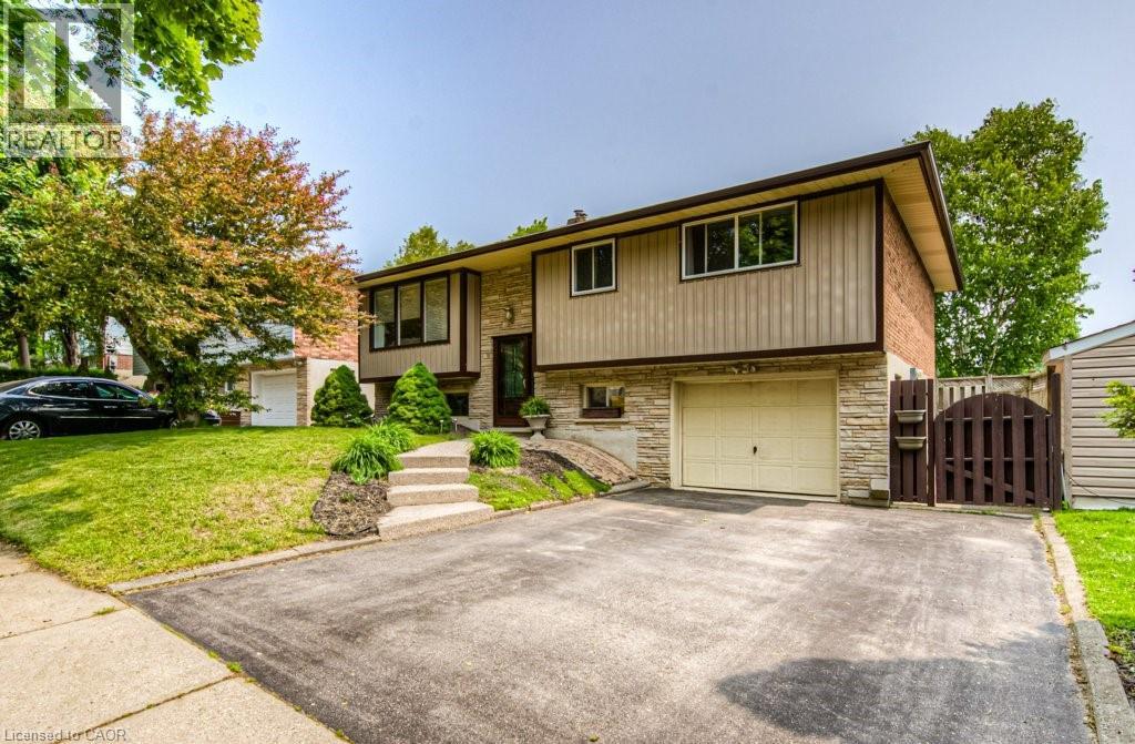 11 Coach Hill Dr, Kitchener, ON N2E 1N7