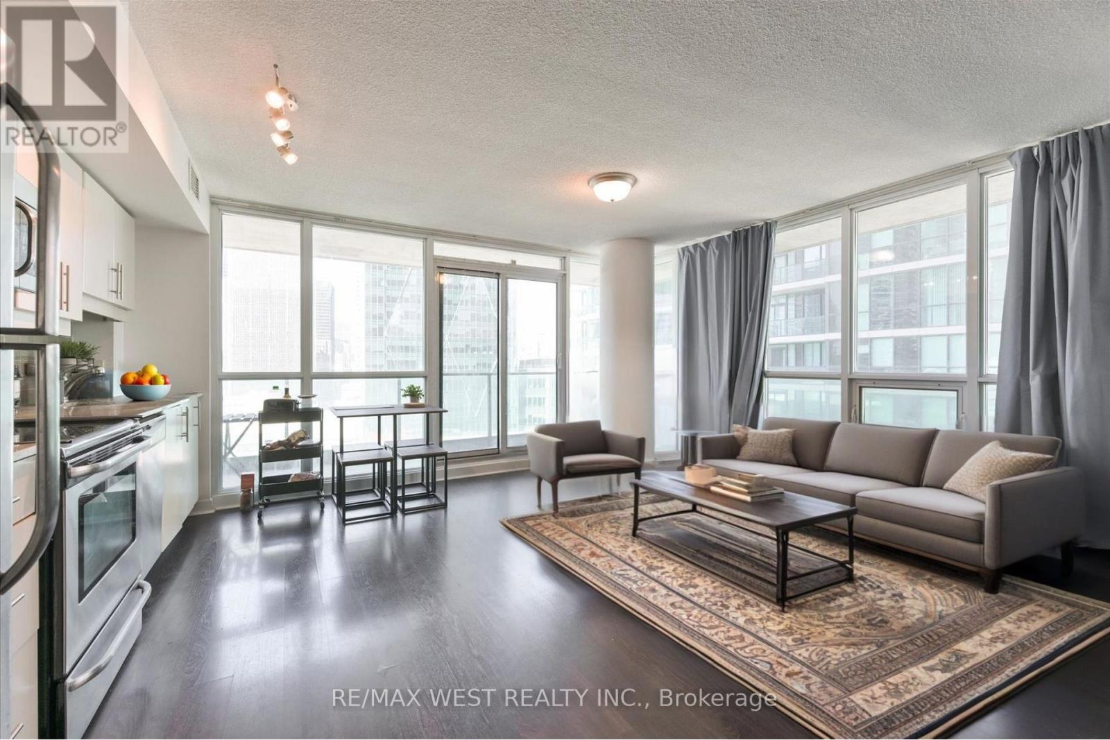 1504 33 Bay St, Toronto, ON M5J 2Z3