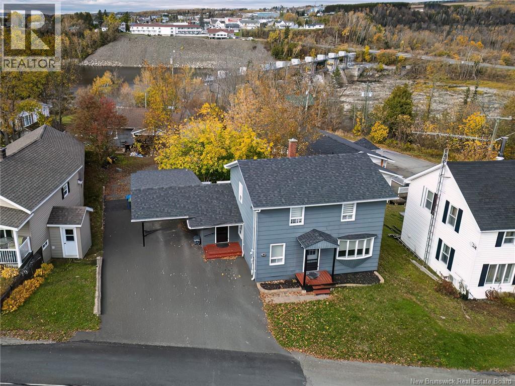 136 Front St, Grand Falls, NB E3Z 2S6