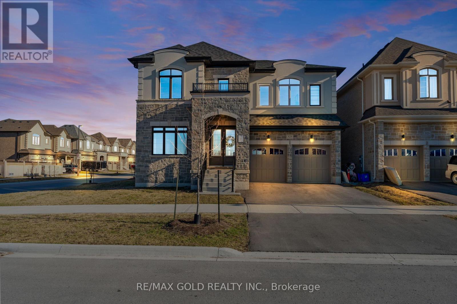 325 Danny Wheeler Blvd, Georgina Keswick North, ON L4P 0K1