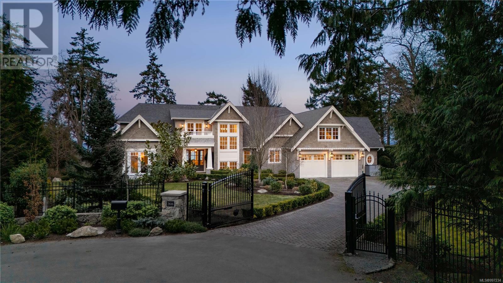 2616 Queenswood Ln, Saanich, BC V8N 1X5