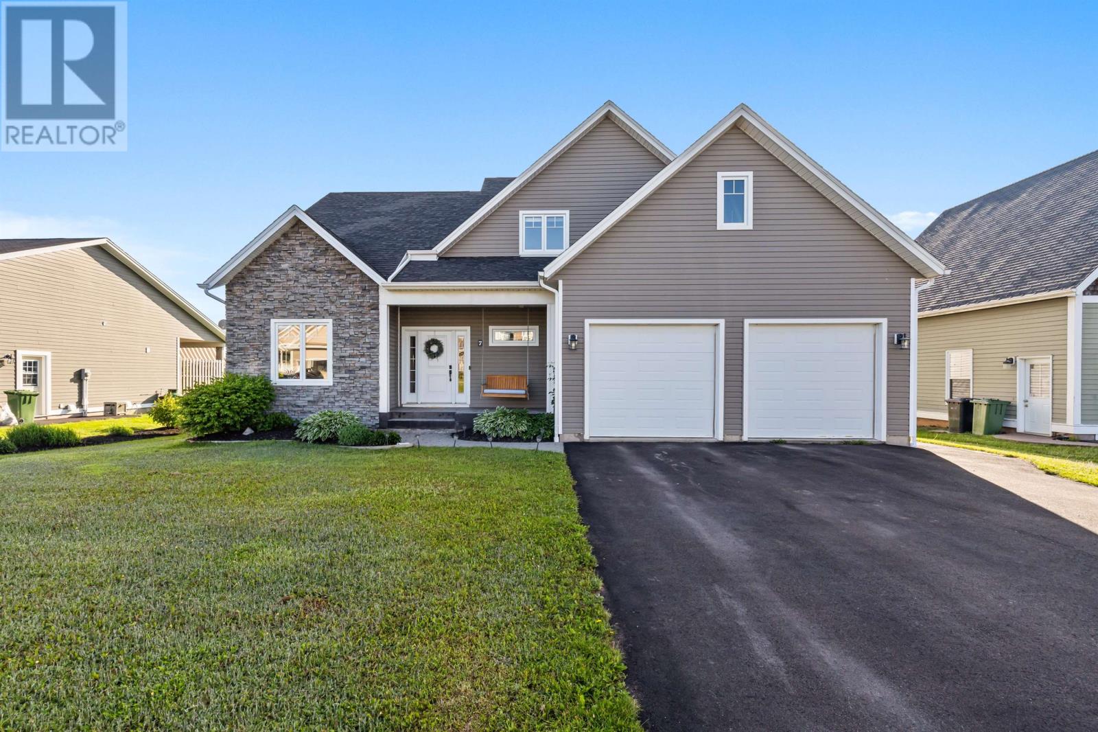 7 Nanak Ave, Charlottetown, PE C1E 0G3