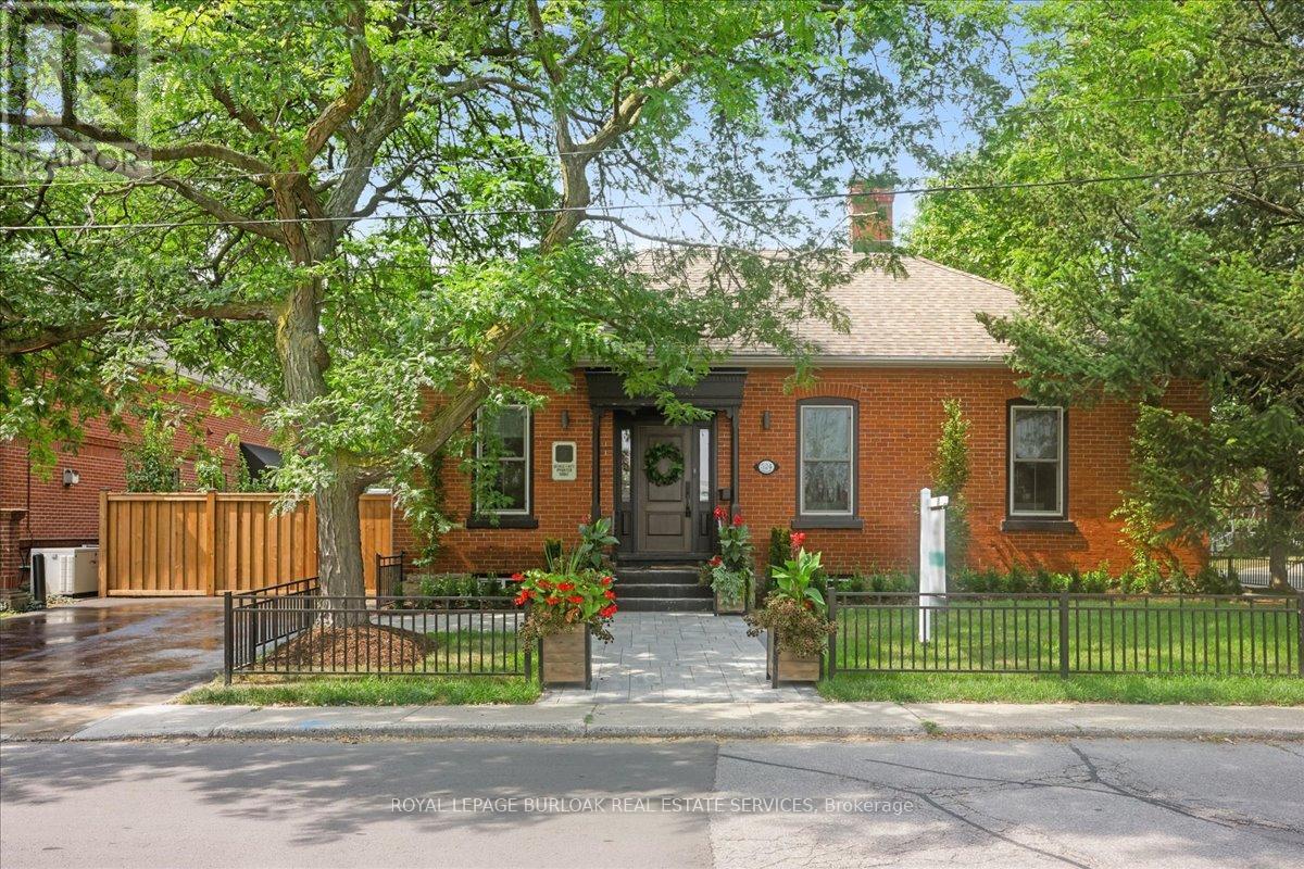 524 Locust St, Burlington, ON L7S 1V2