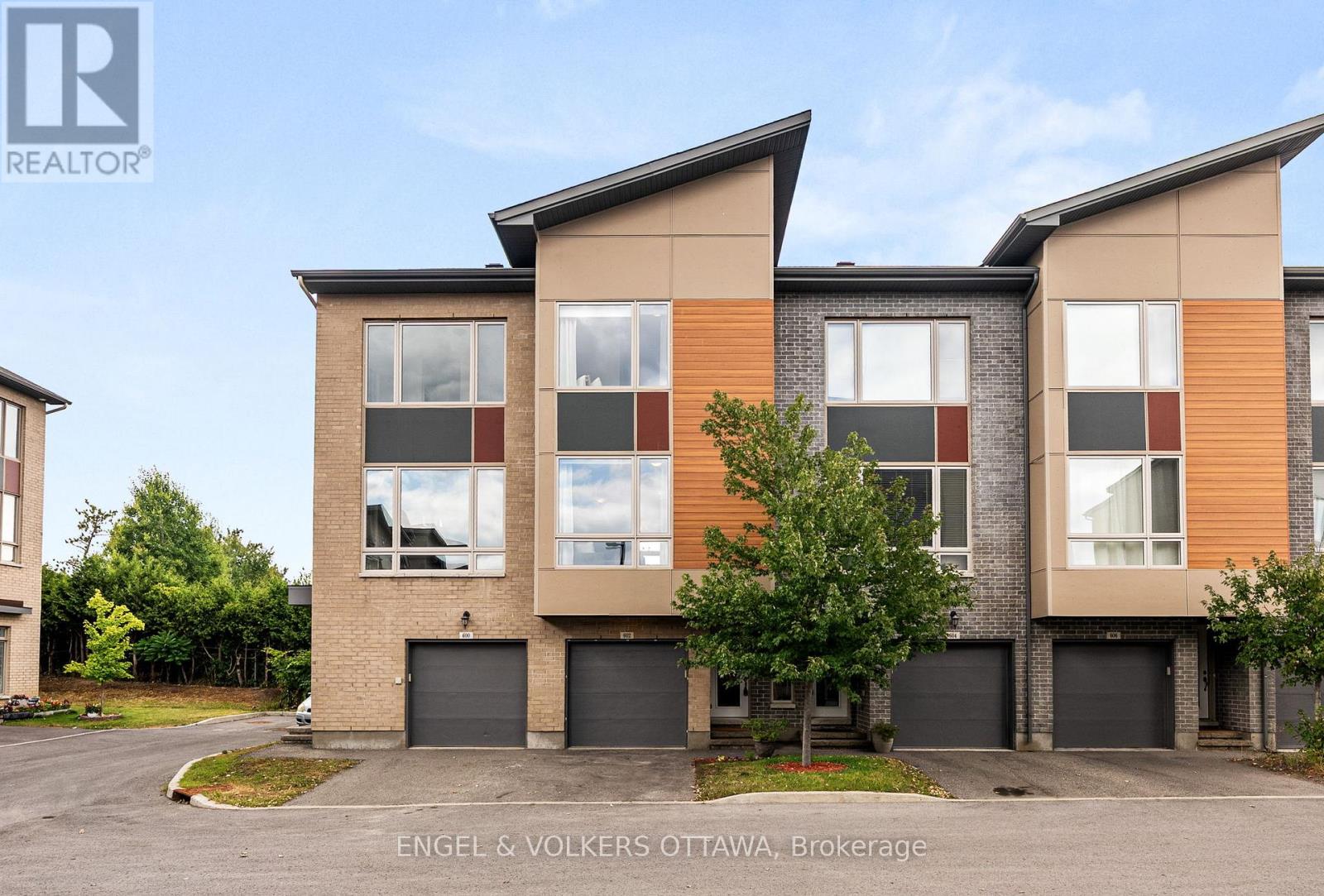 602 Terravita Private, Ottawa, ON K1V 2R9