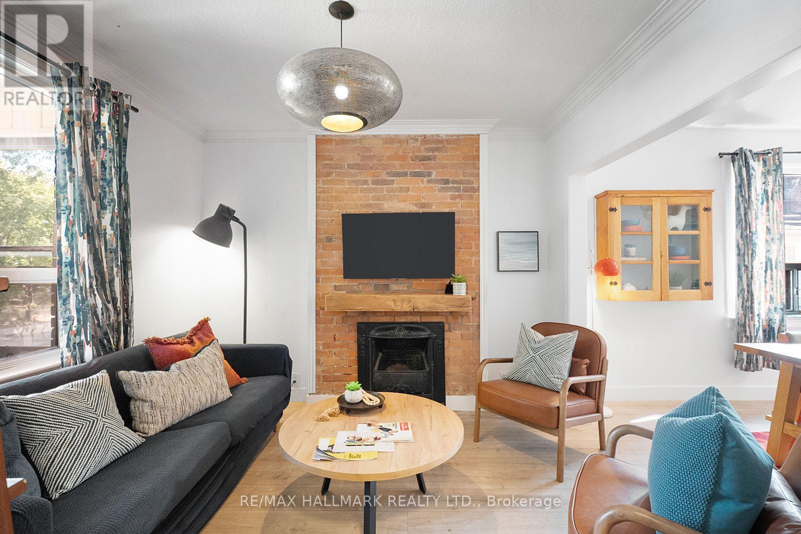 1 Hounslow Heath Rd, Toronto, ON M6N 1G7
