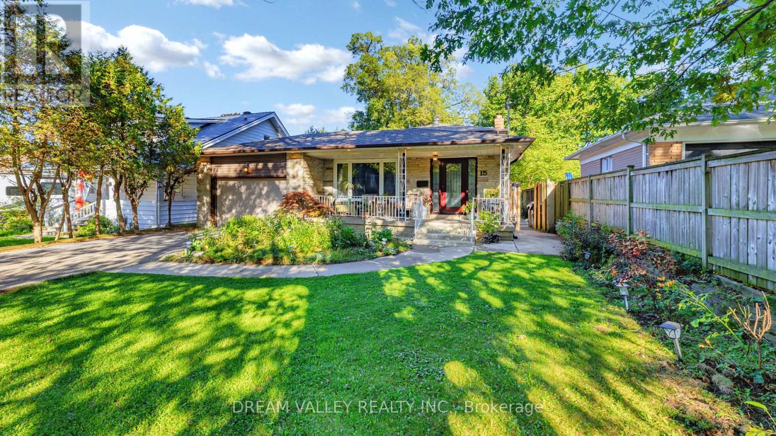 15 Scarborough Golf Club Rd, Toronto Scarborough Village, ON M1M 3C6