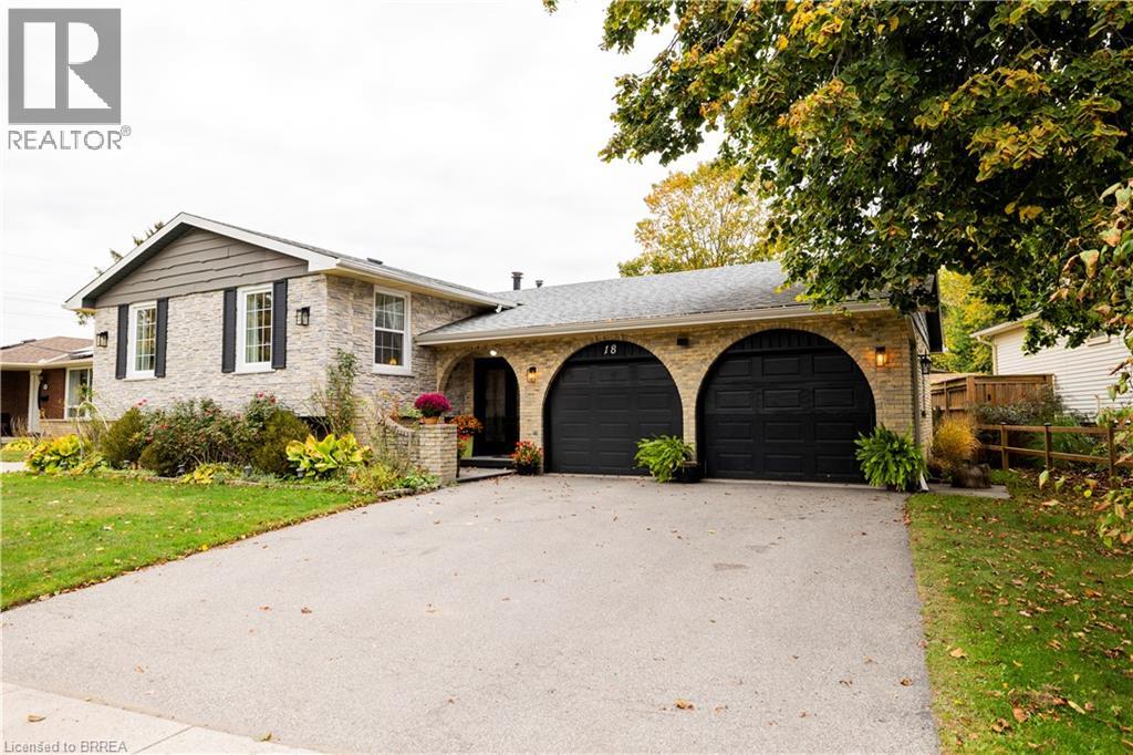 18 Old Farm Rd, Brantford, ON N3R 6P5