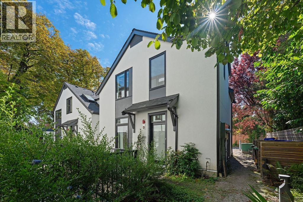 4921 Larch St, Vancouver, BC V6N 0C8
