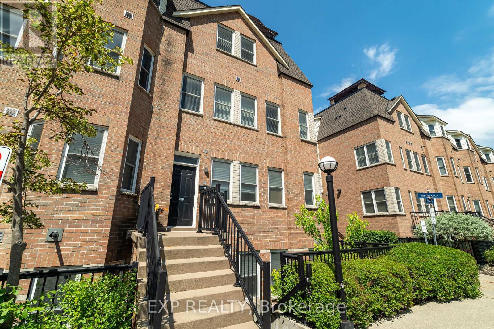 760 Lawrence Ave W #221 Ave #221, Toronto, ON M6A 3E7