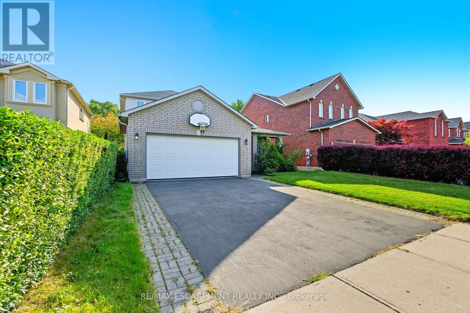 5 Chesapeake Dr, Hamilton, ON L0R 2H6