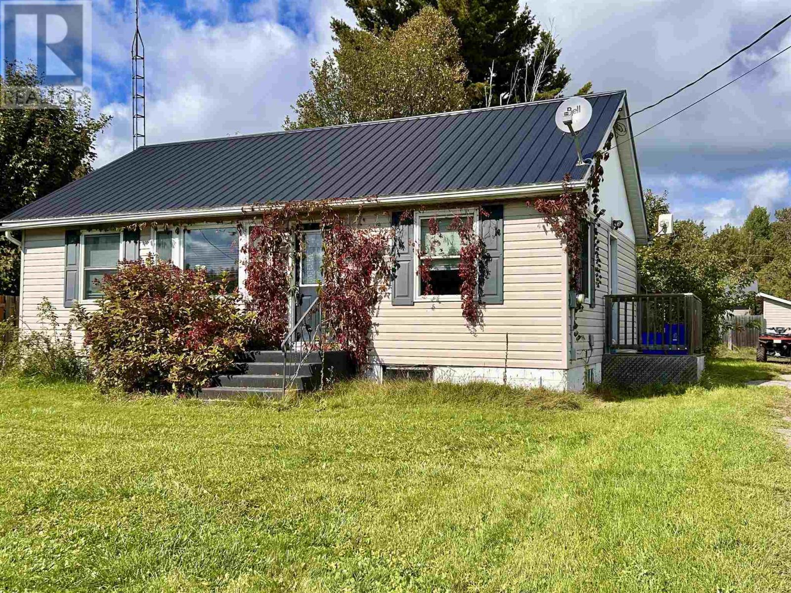 16 Desbarats St, Bruce Mines, ON P0R 1C0