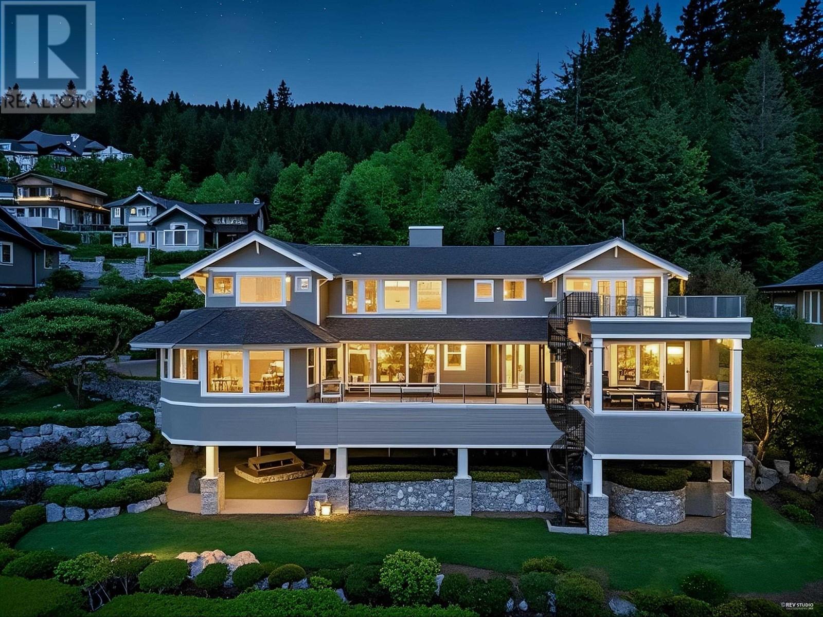2326 Chippendale Rd, West Vancouver, BC V7S 3J2
