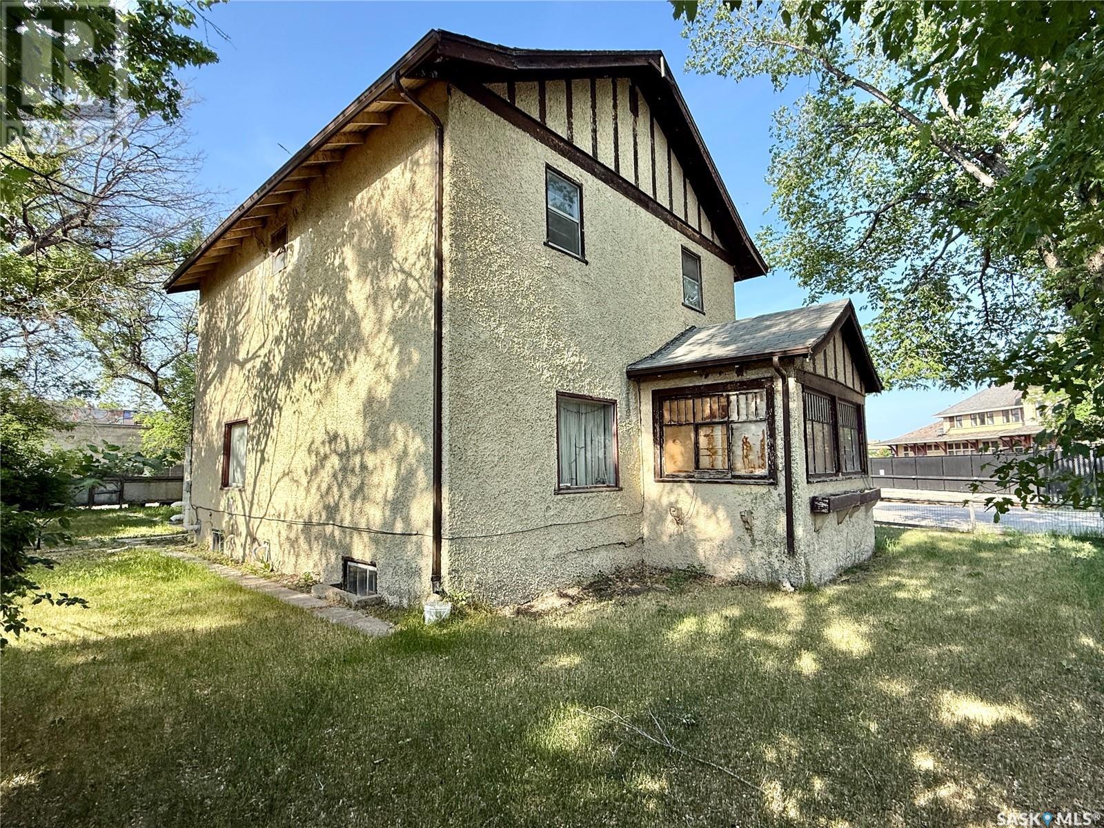 202 24 Street West, Saskatoon, SK S7L 0B5