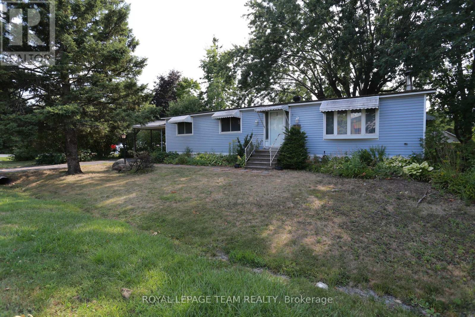 3 Fringewood Dr, Ottawa, ON K2S 1T1