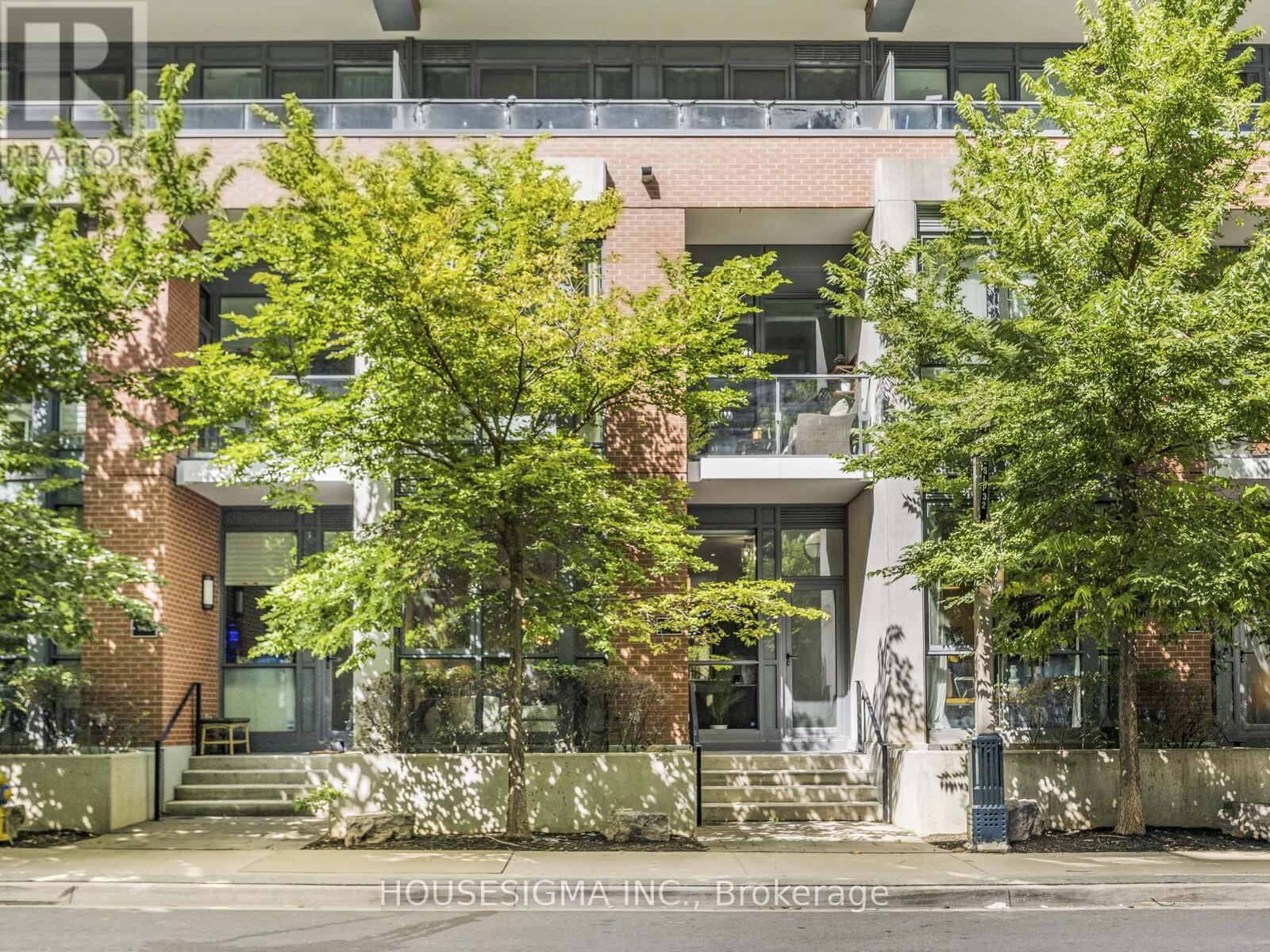 32 Bruyeres Mews, Toronto, ON M5V 0H8