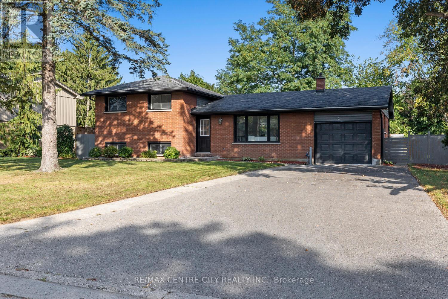 12 Field Rd, London, ON N6P 1C5