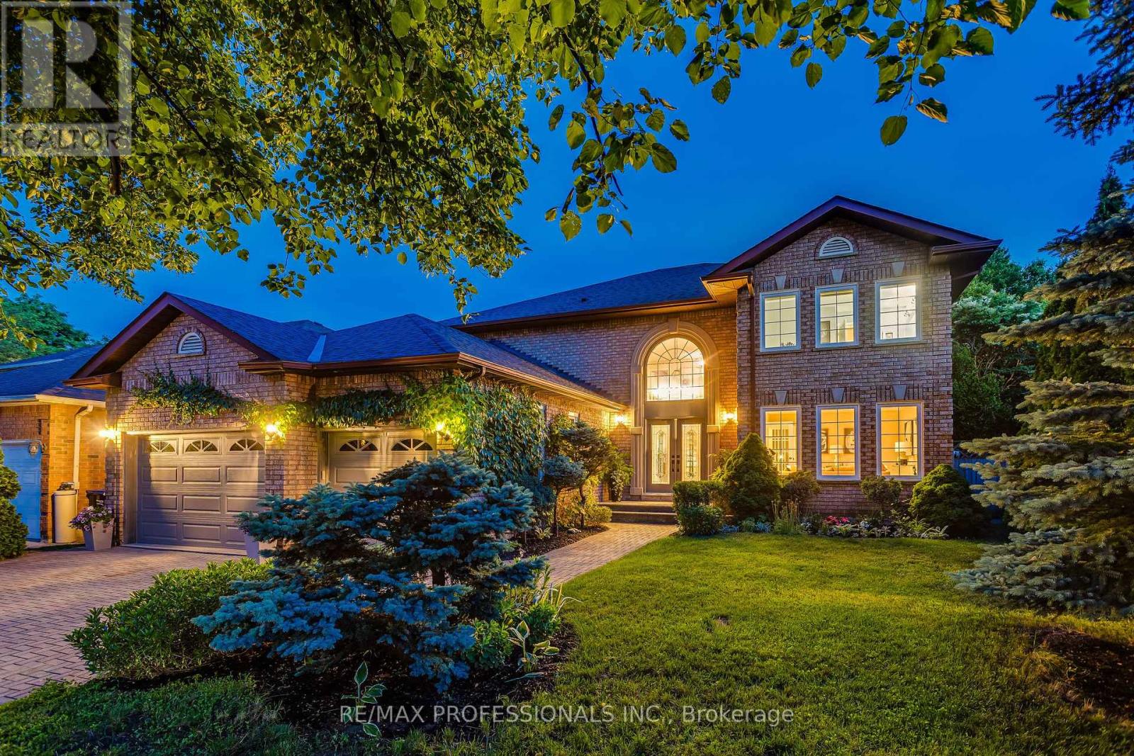 3588 Thorpedale Ct N, Mississauga, ON L5L 3V6