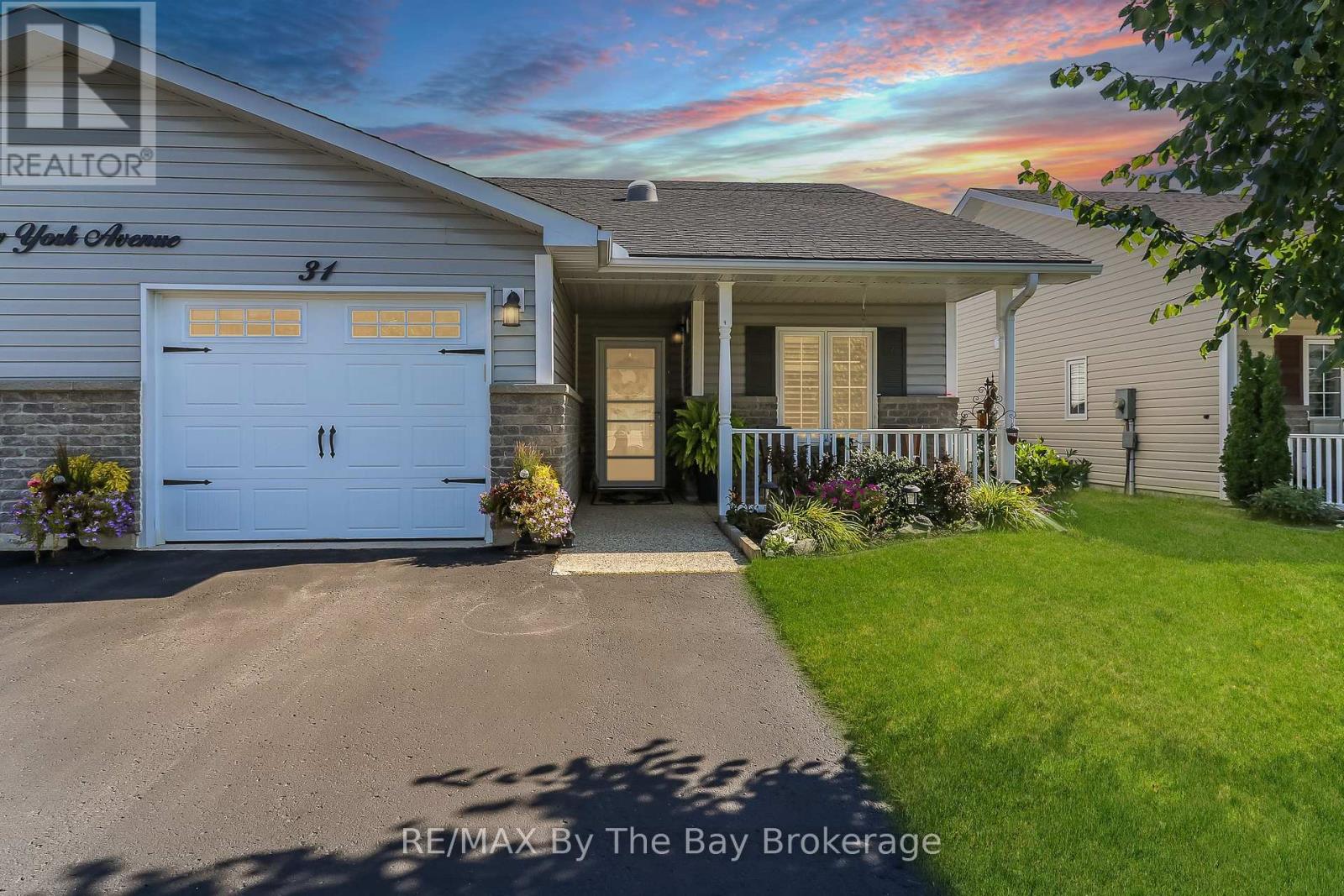 31 New York Ave, Wasaga Beach, ON L9Z 3A8