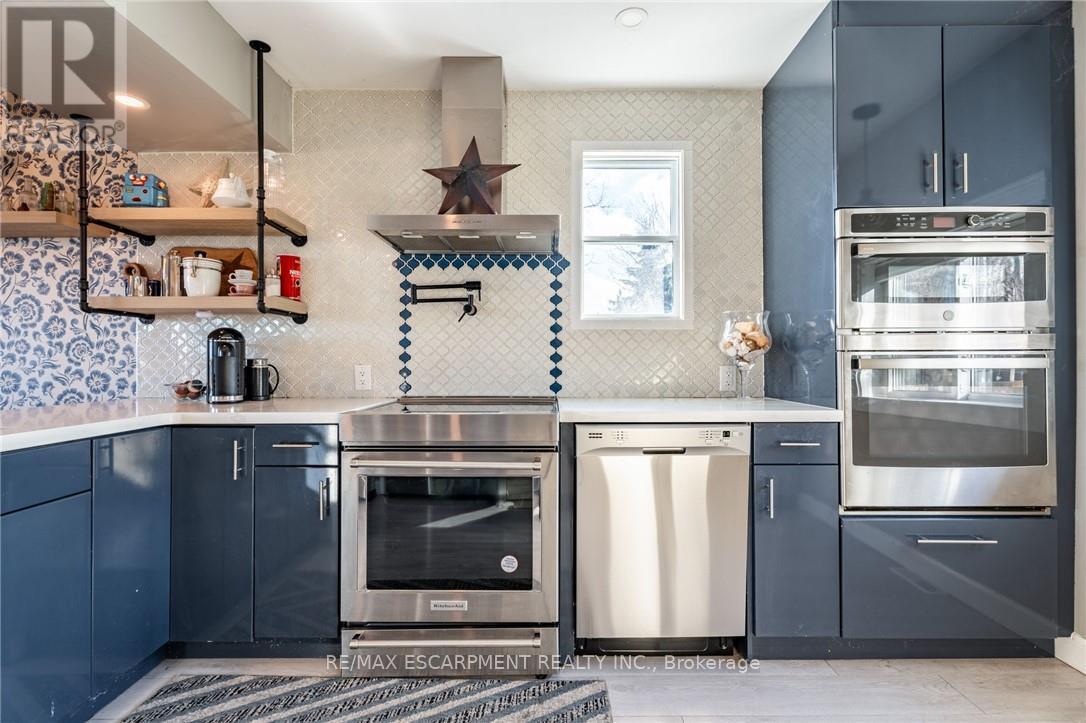 735 Beach Blvd, Hamilton, ON L8H 6Y5