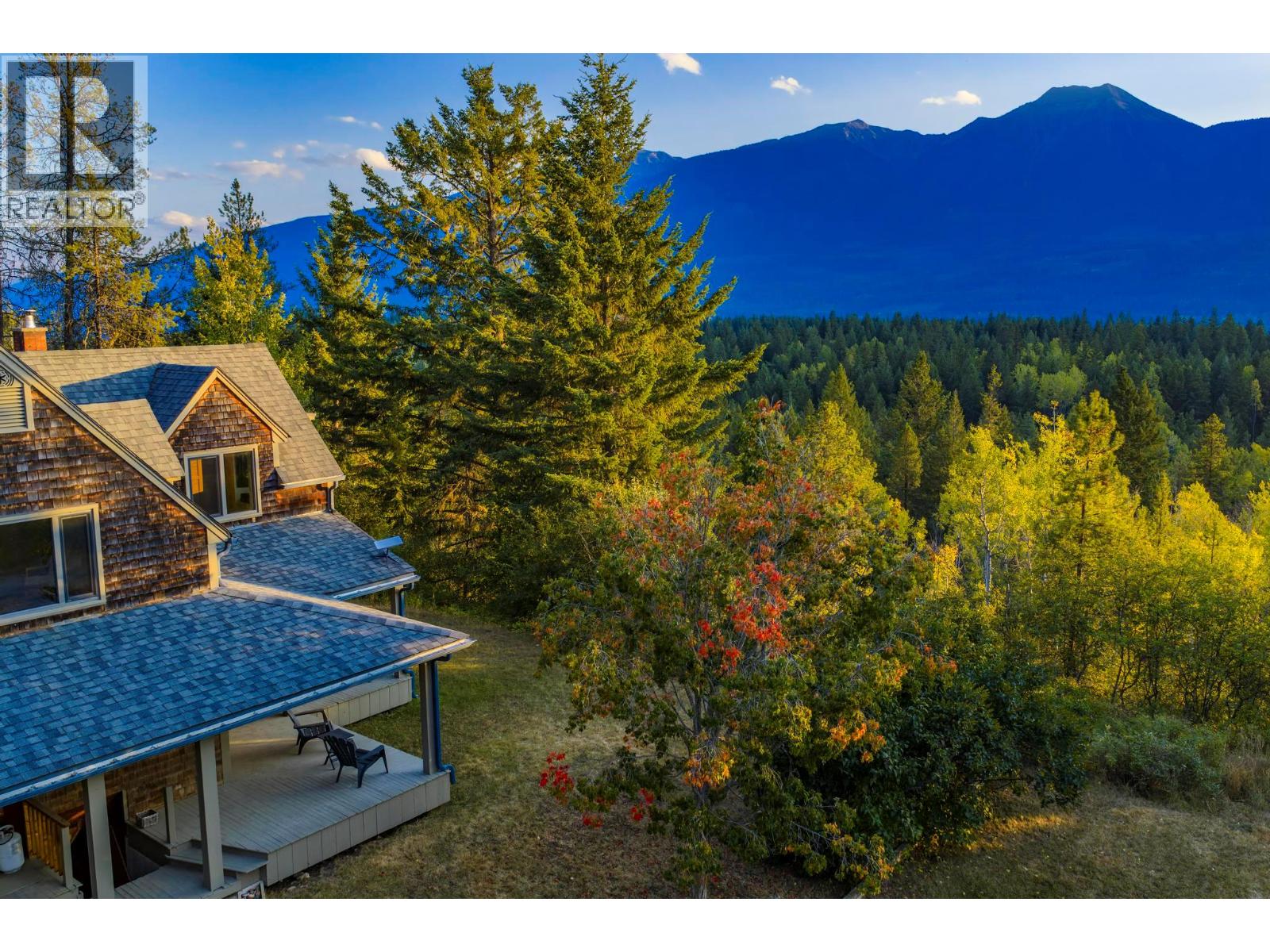 1615 Campbell Rd, Golden, BC V0A 1H7