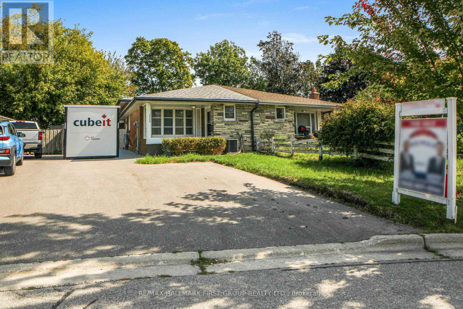 1119 Valley Ct, Oshawa, ON L1J 3M4