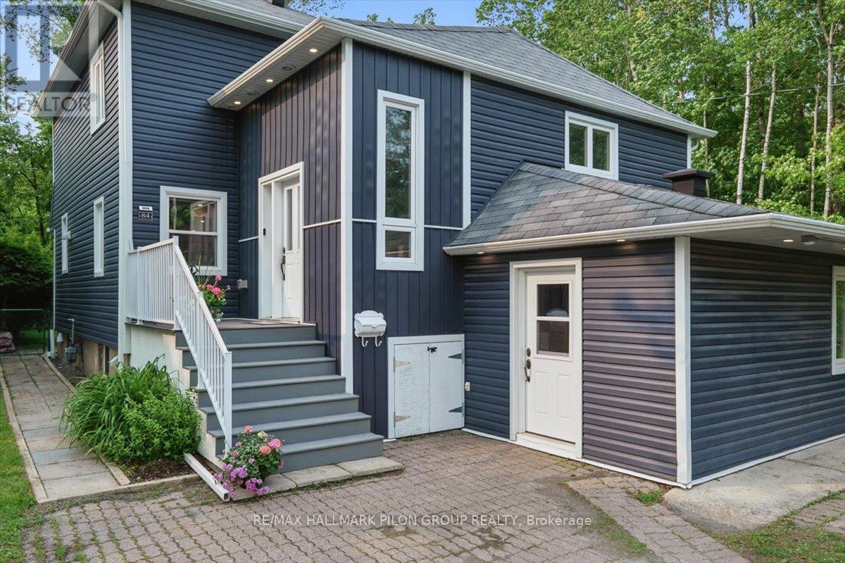 84 Eastpark Dr, Ottawa, ON K1B 4A4