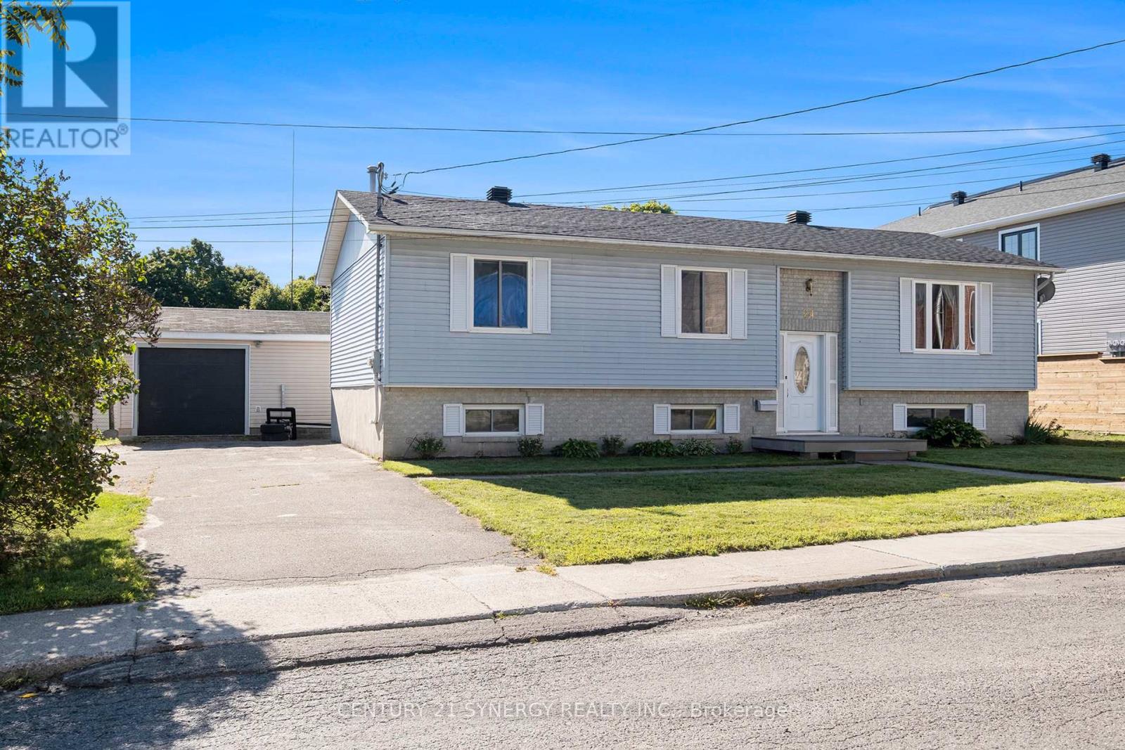 24 Elm St E, Smiths Falls, ON K7A 3S8