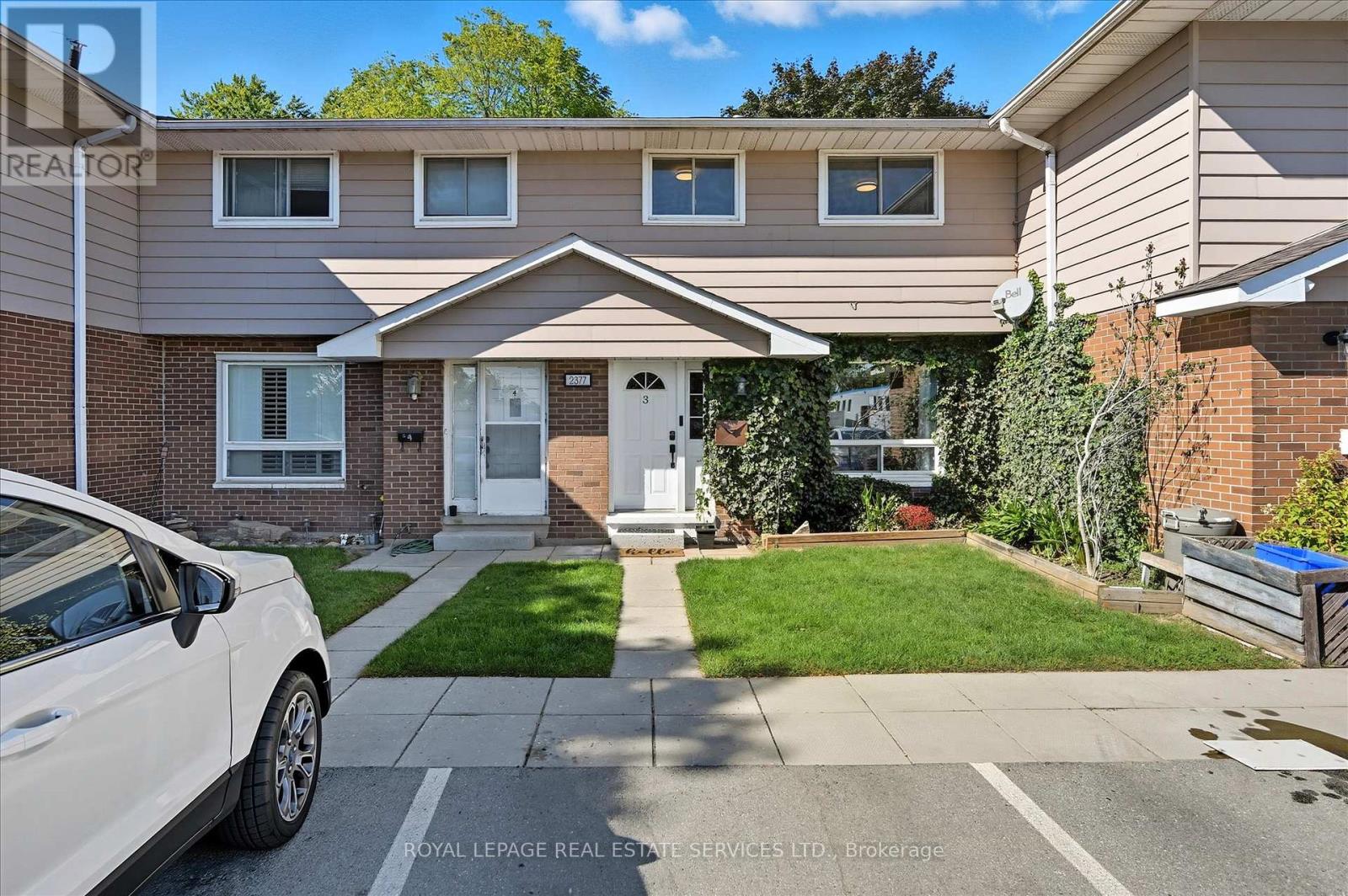 3 2377 Industrial St, Burlington, ON L7P 2M2