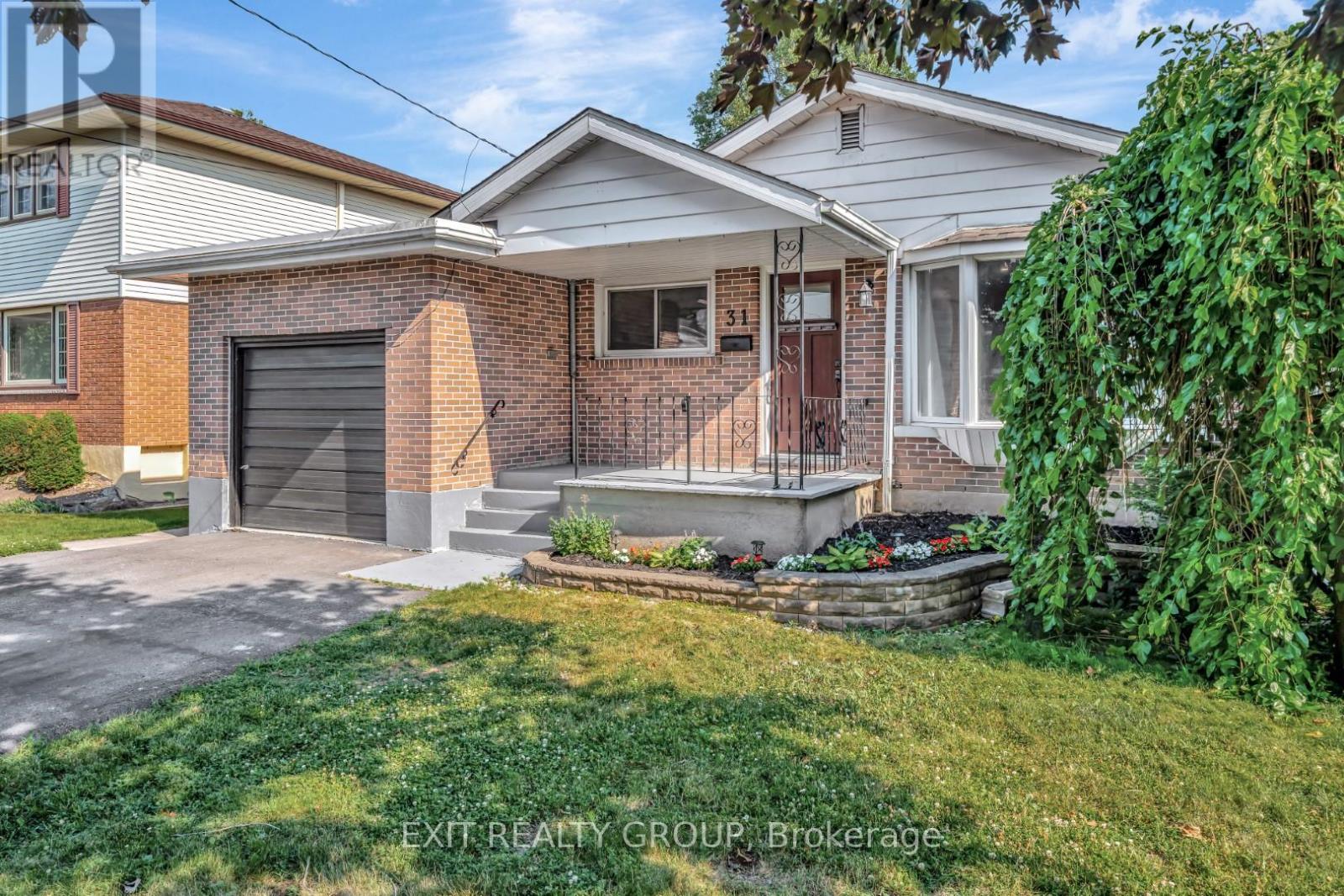 31 Plaza Sq, Belleville, ON K8N 4J3