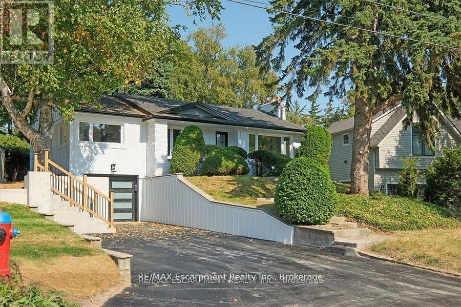 214 Lakewood Dr, Oakville, ON L6K 2Y5