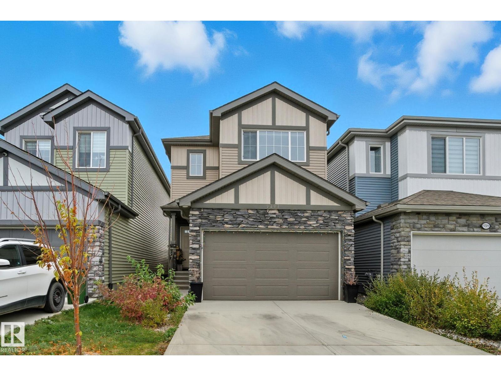 9307 Pear Link SW, Edmonton, AB T6X 2N8