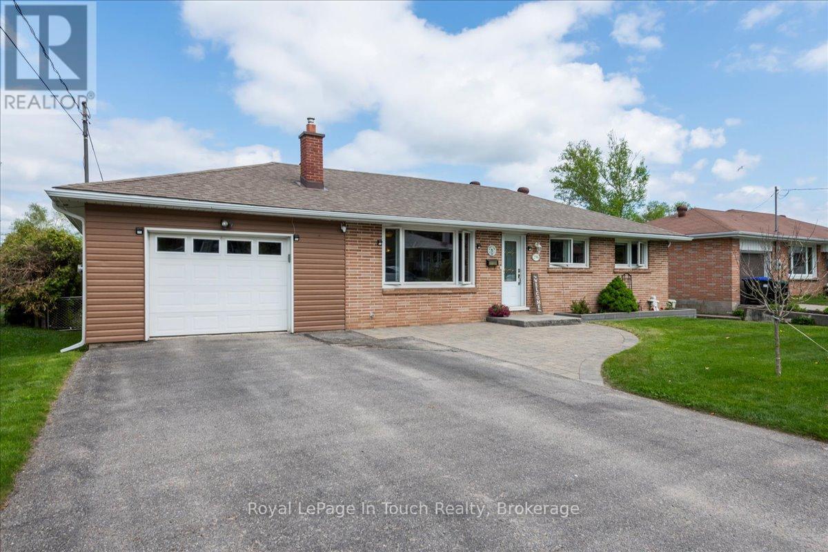 296 John St, Midland, ON L4R 2J5
